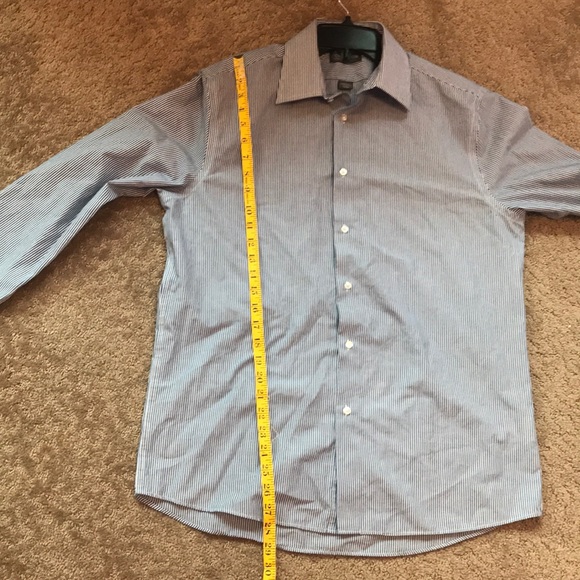 3/$20 🦋 Covington Classic Fit Button Down Shirt - Picture 6 of 6